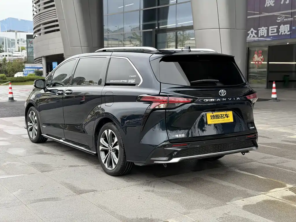 Toyota Granvia — фото 5
