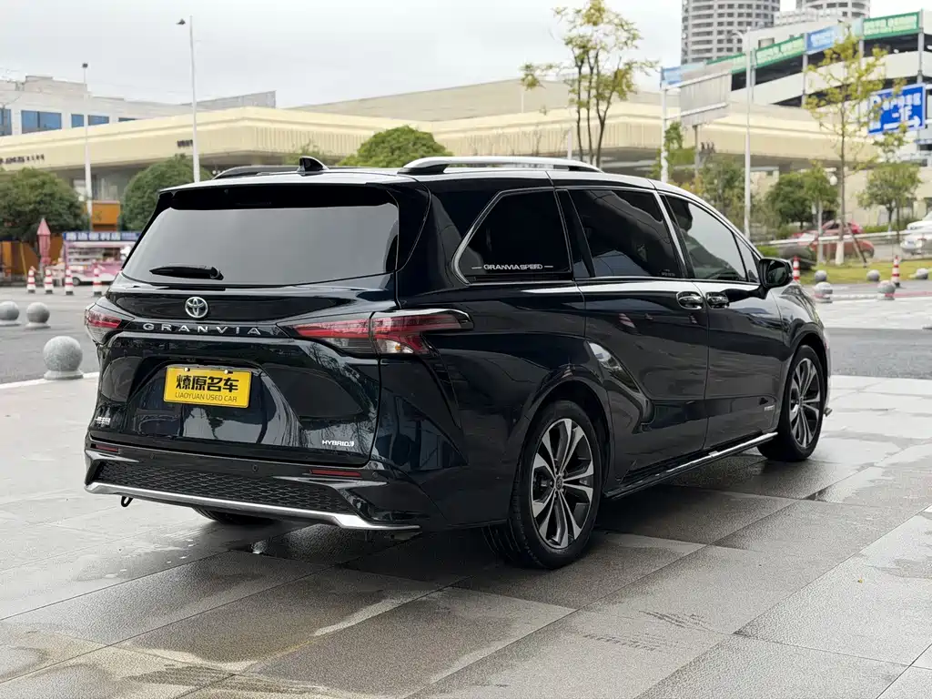 Toyota Granvia — фото 7