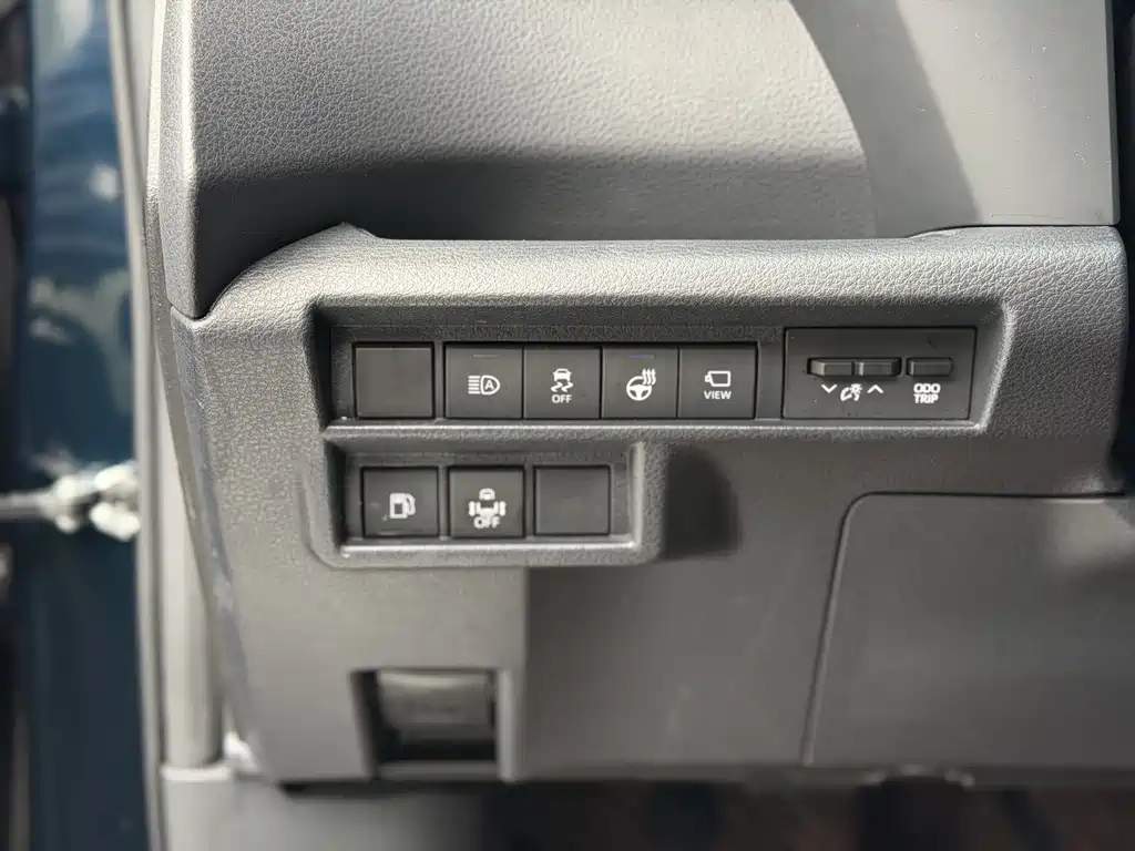 Toyota Granvia — фото 10