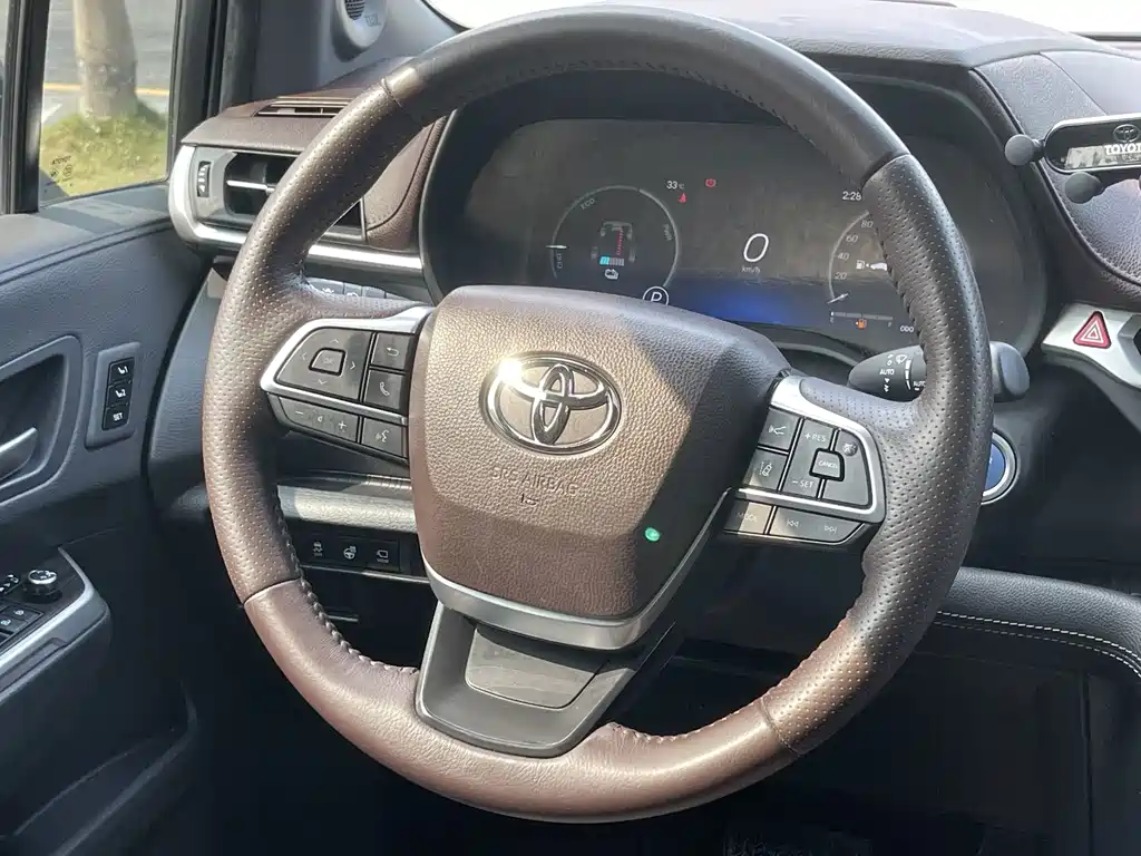 Toyota Sienna — фото 20