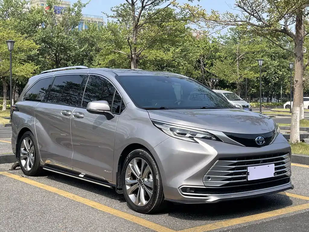 Toyota Sienna — фото 3