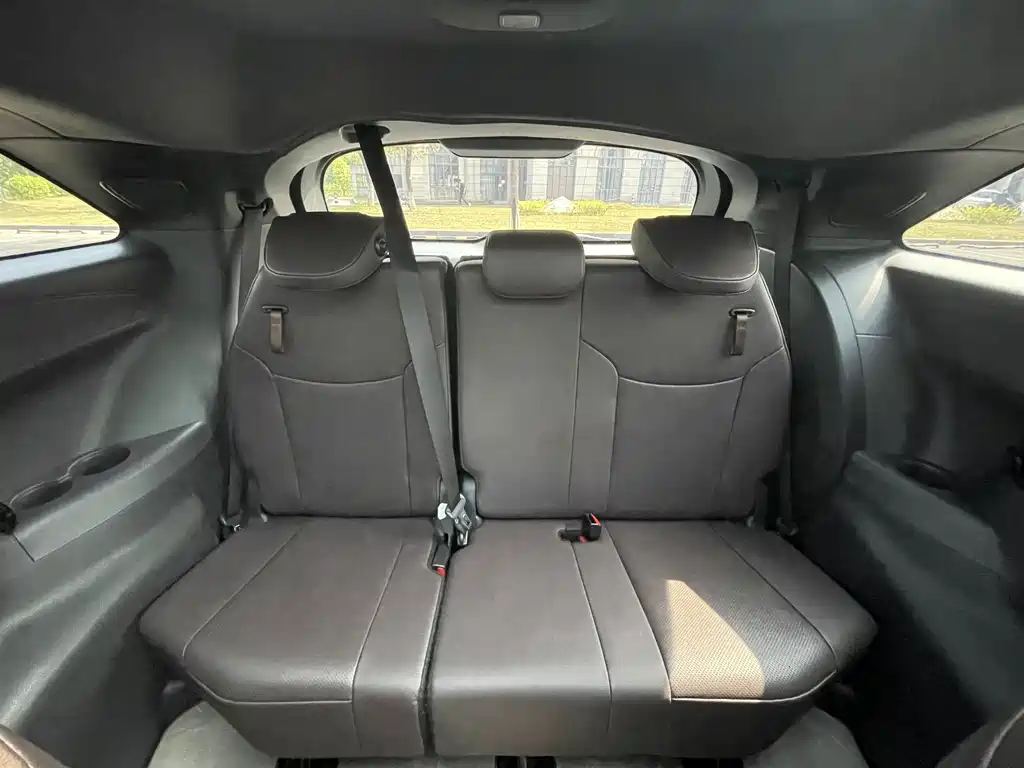 Toyota Sienna — фото 22