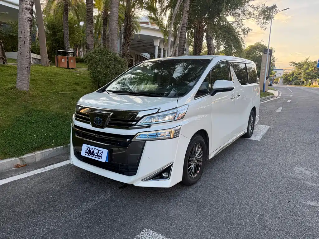 Toyota Vellfire — фото 2