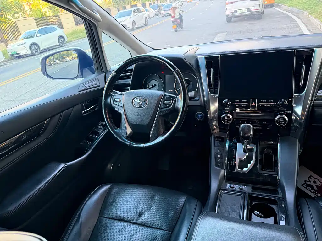 Toyota Vellfire — фото 17