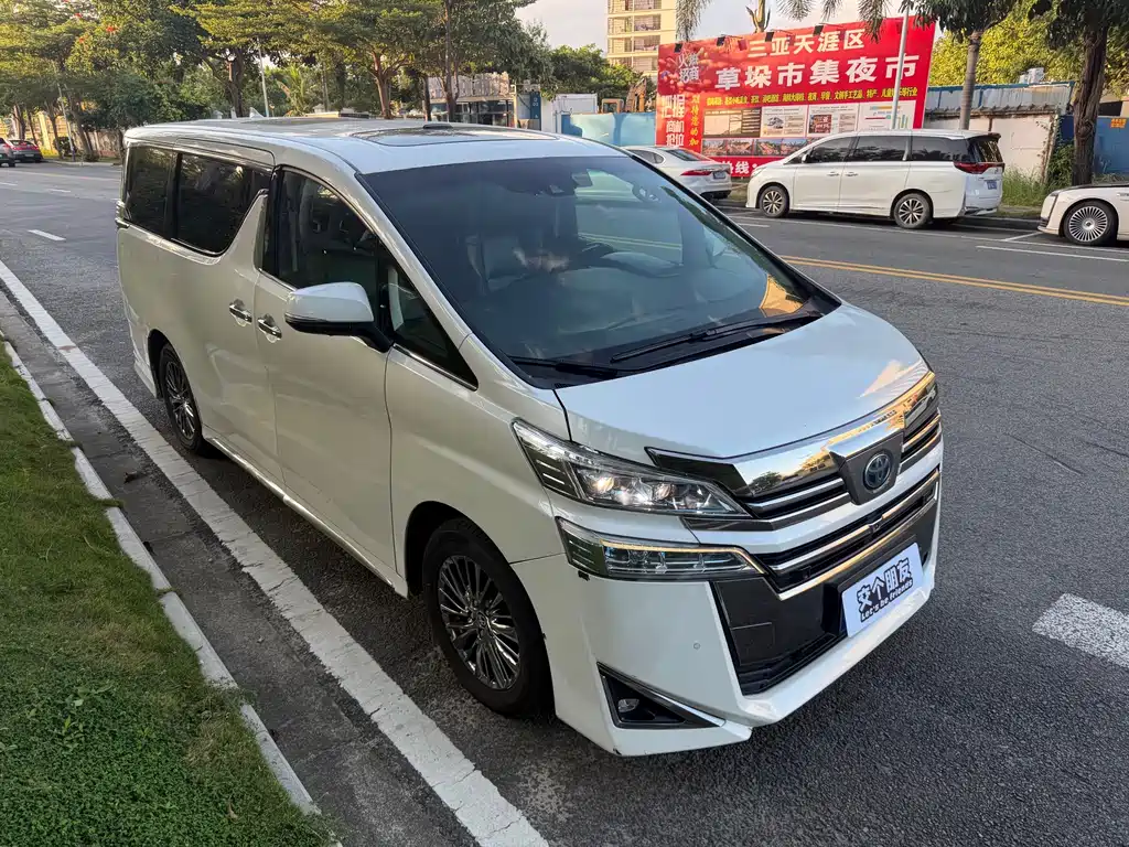 Toyota Vellfire — фото 3