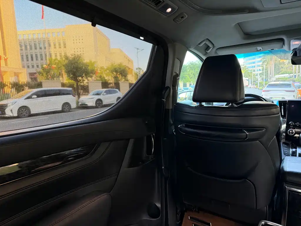 Toyota Vellfire — фото 23