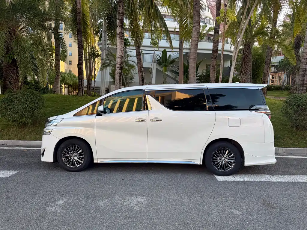 Toyota Vellfire — фото 4