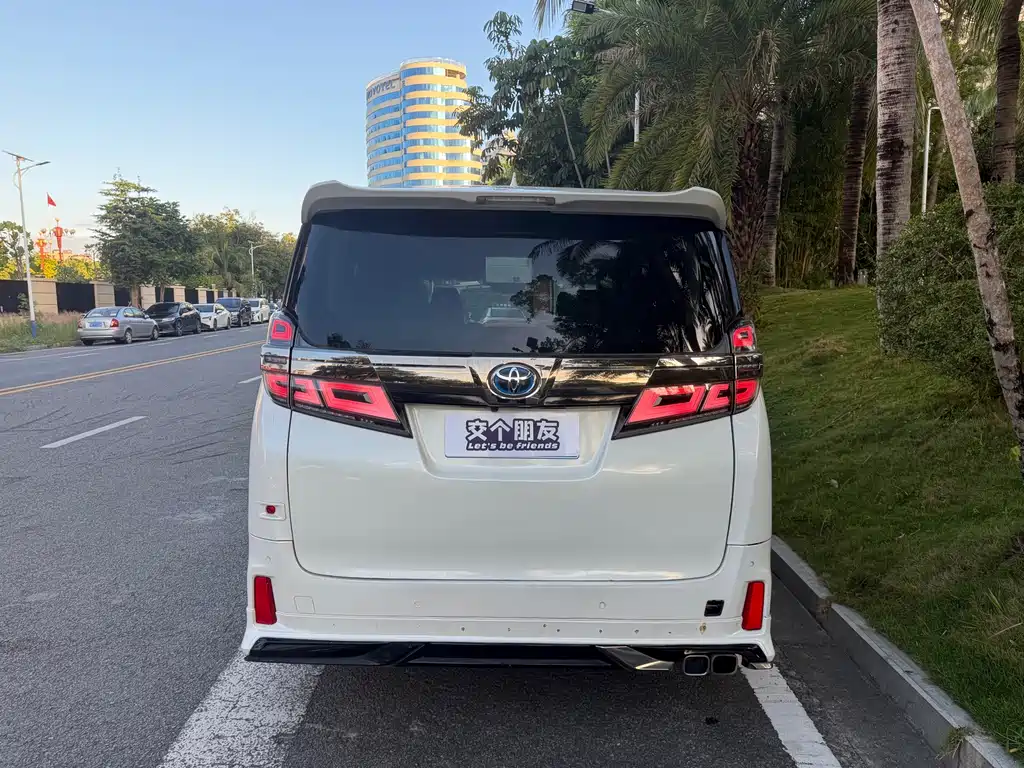 Toyota Vellfire — фото 5