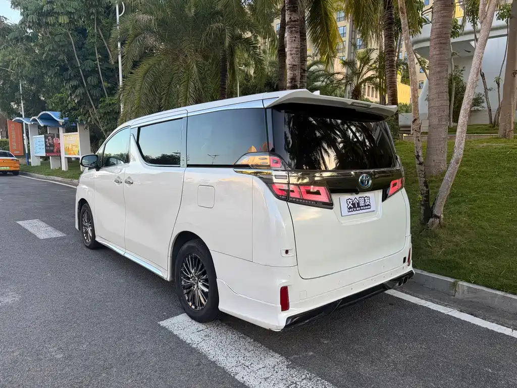 Toyota Vellfire — фото 6