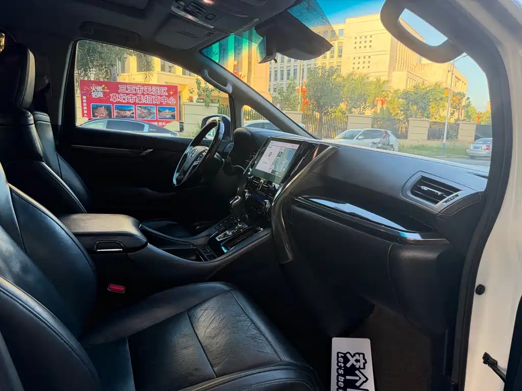 Toyota Vellfire — фото 8