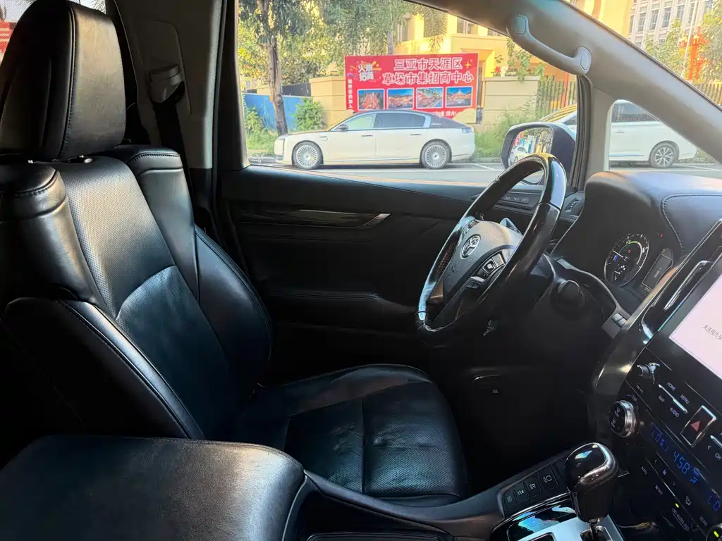 Toyota Vellfire — фото 10