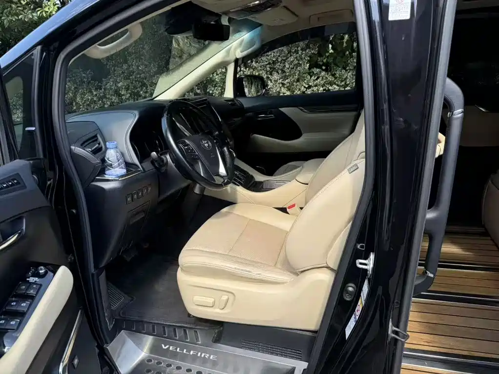 Toyota Vellfire — фото 4