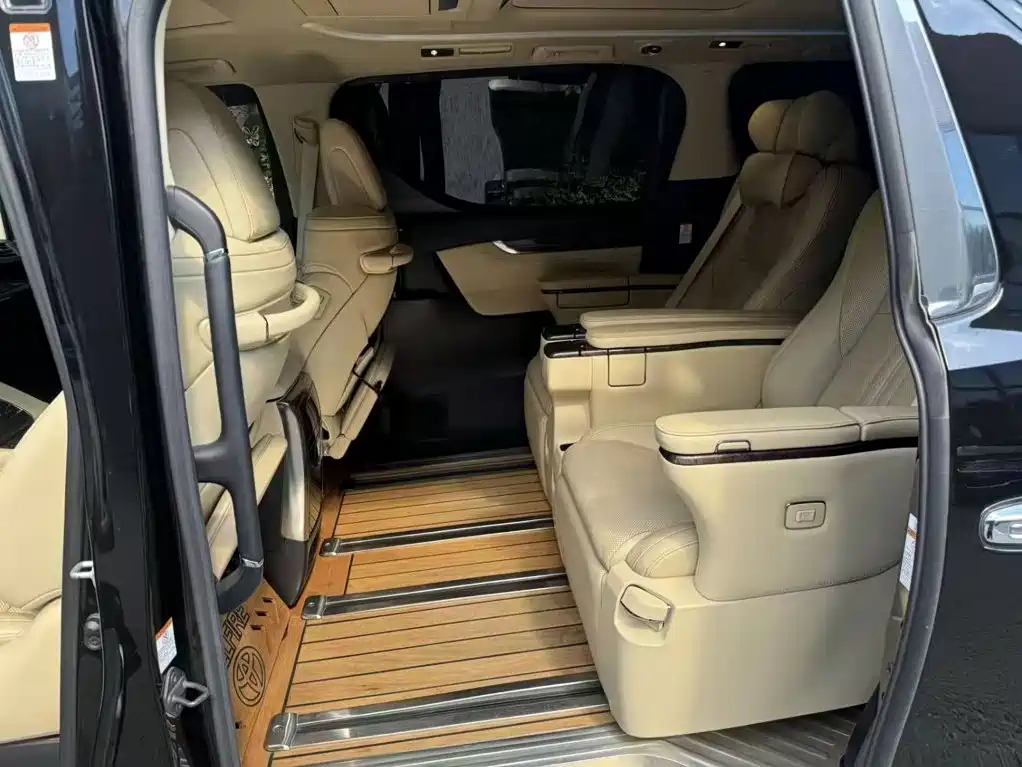 Toyota Vellfire — фото 6