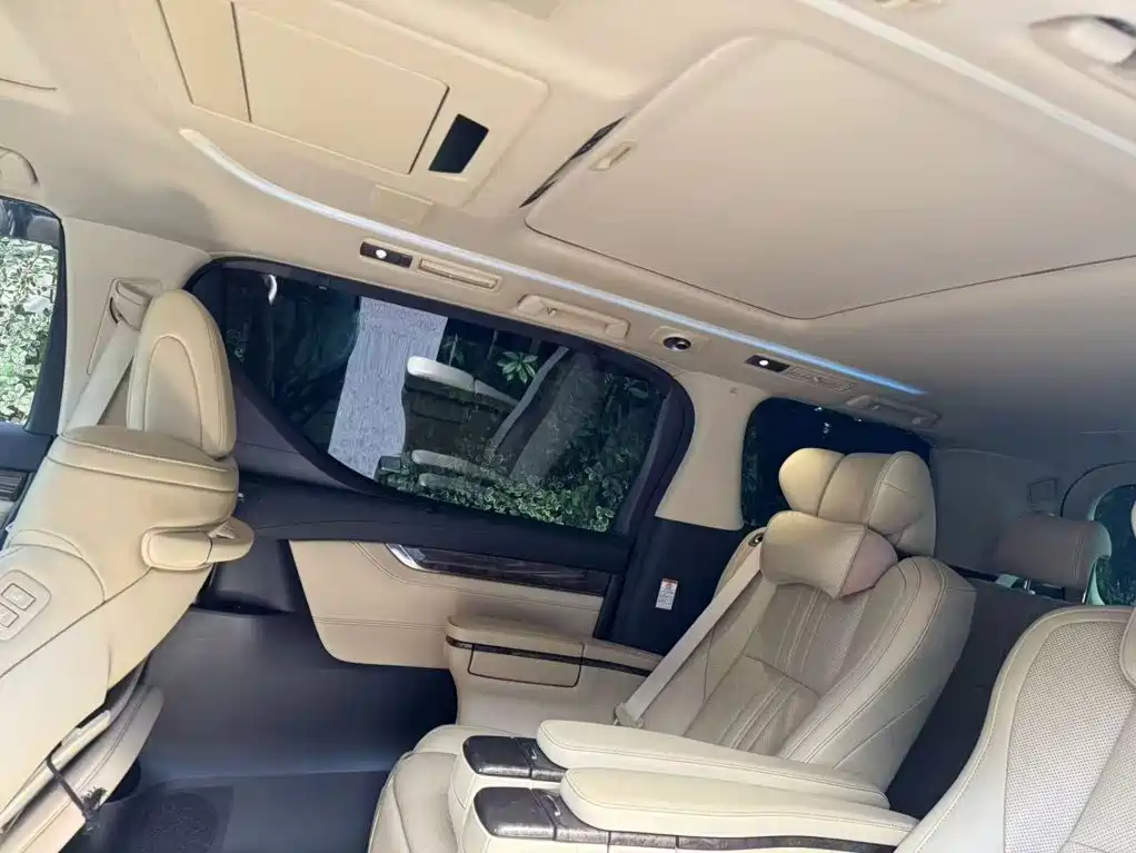 Toyota Vellfire — фото 7