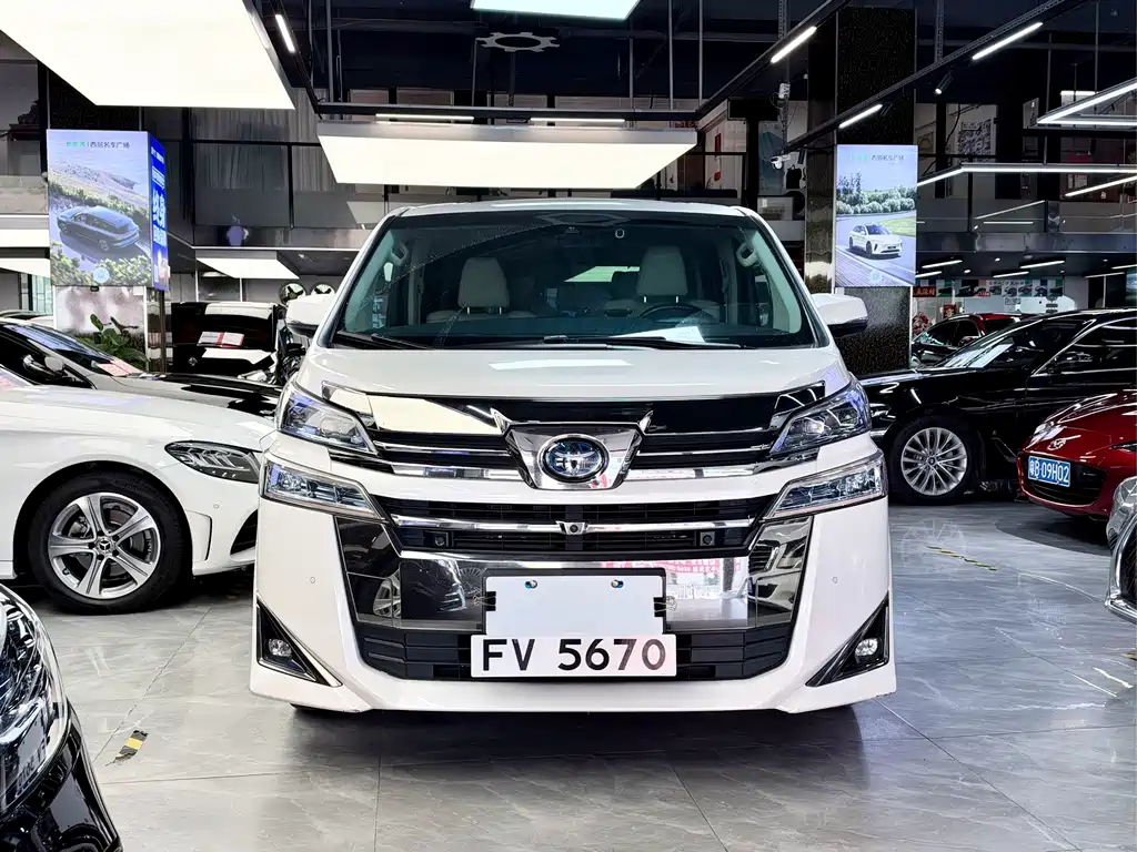 Toyota Vellfire — фото 2