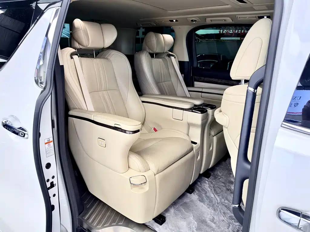 Toyota Vellfire — фото 11