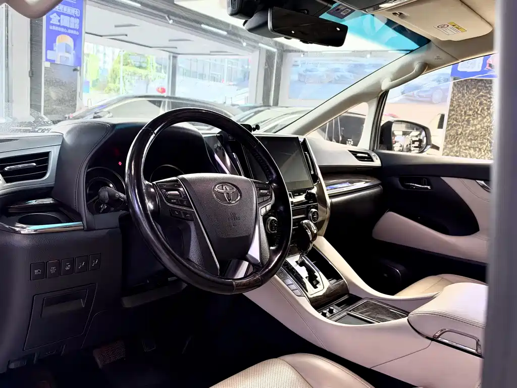 Toyota Vellfire — фото 13