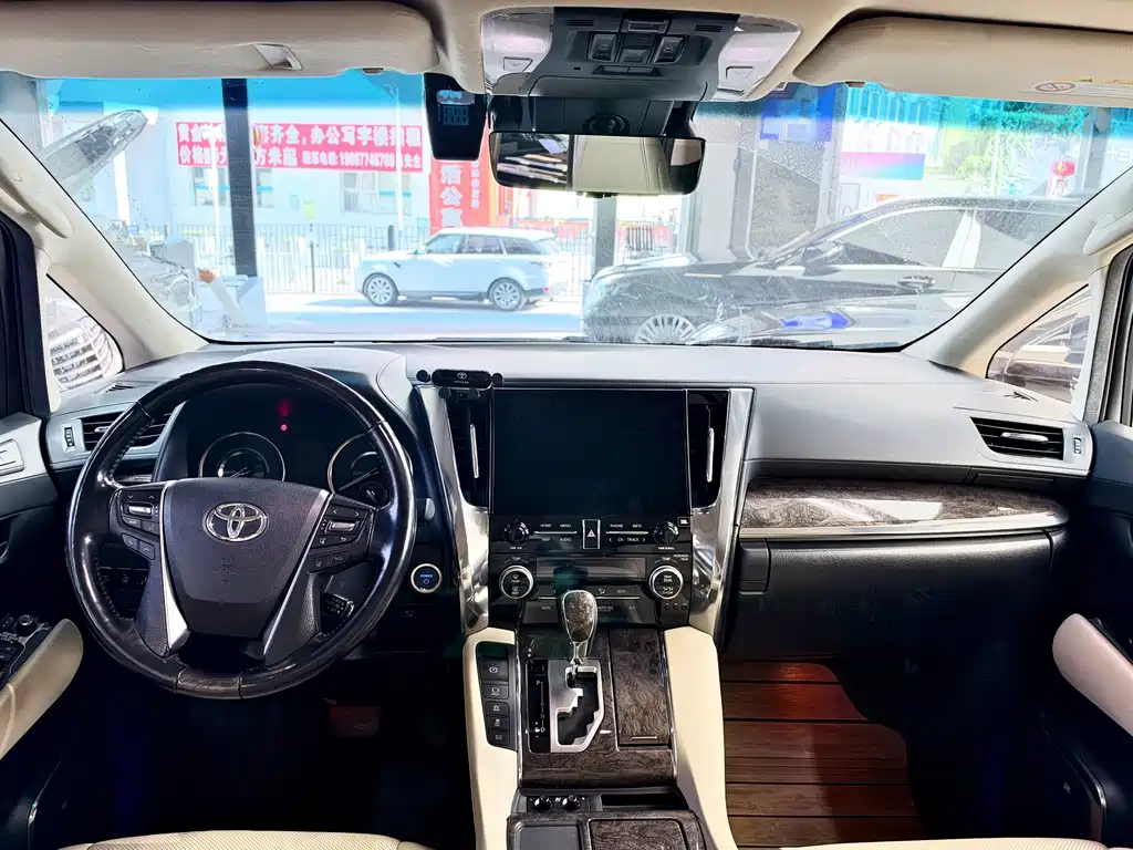 Toyota Vellfire — фото 14