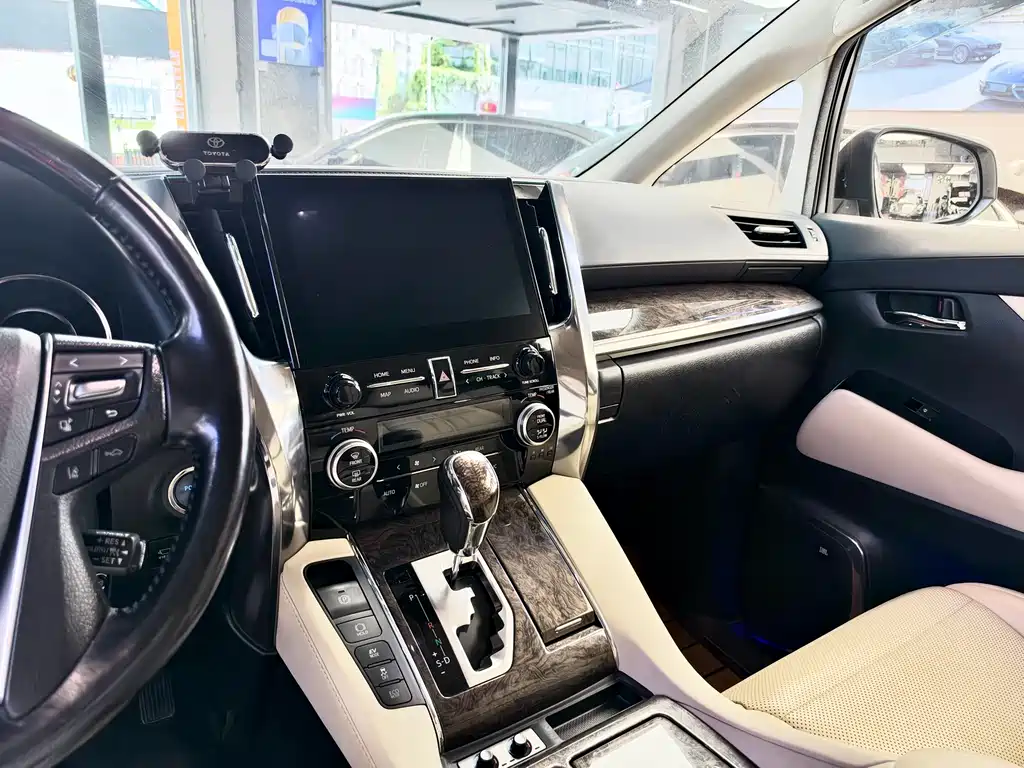 Toyota Vellfire — фото 15