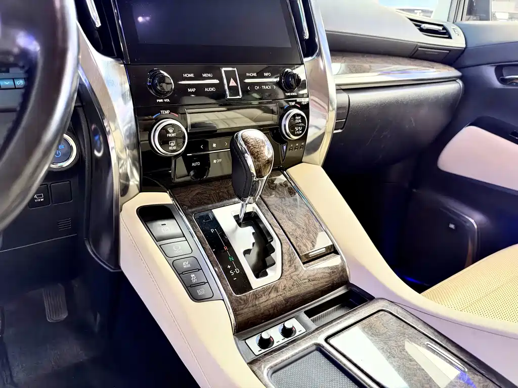 Toyota Vellfire — фото 16
