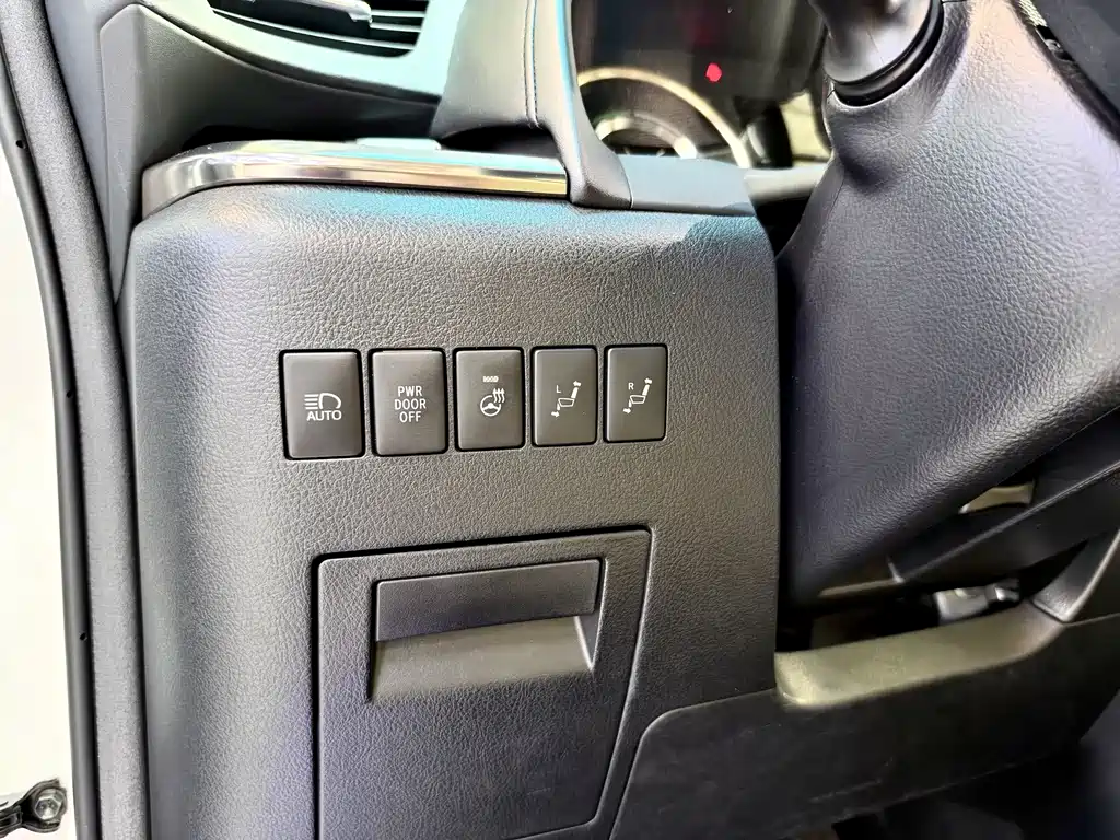 Toyota Vellfire — фото 18