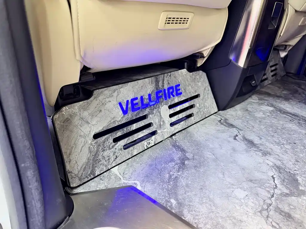 Toyota Vellfire — фото 19