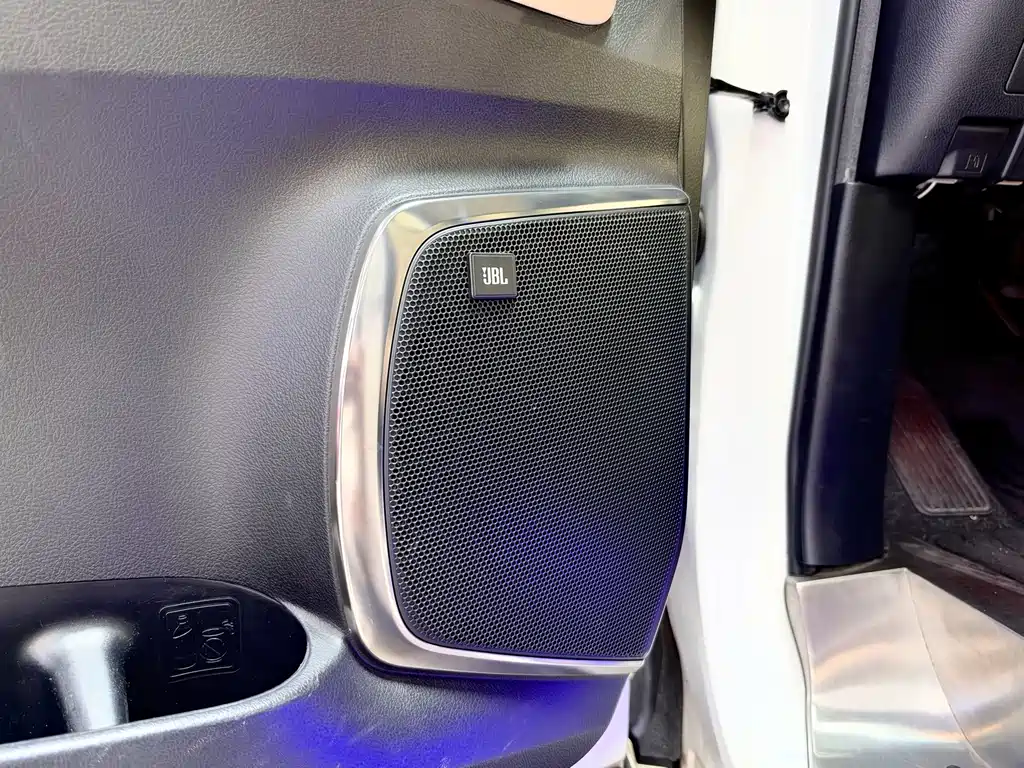 Toyota Vellfire — фото 20