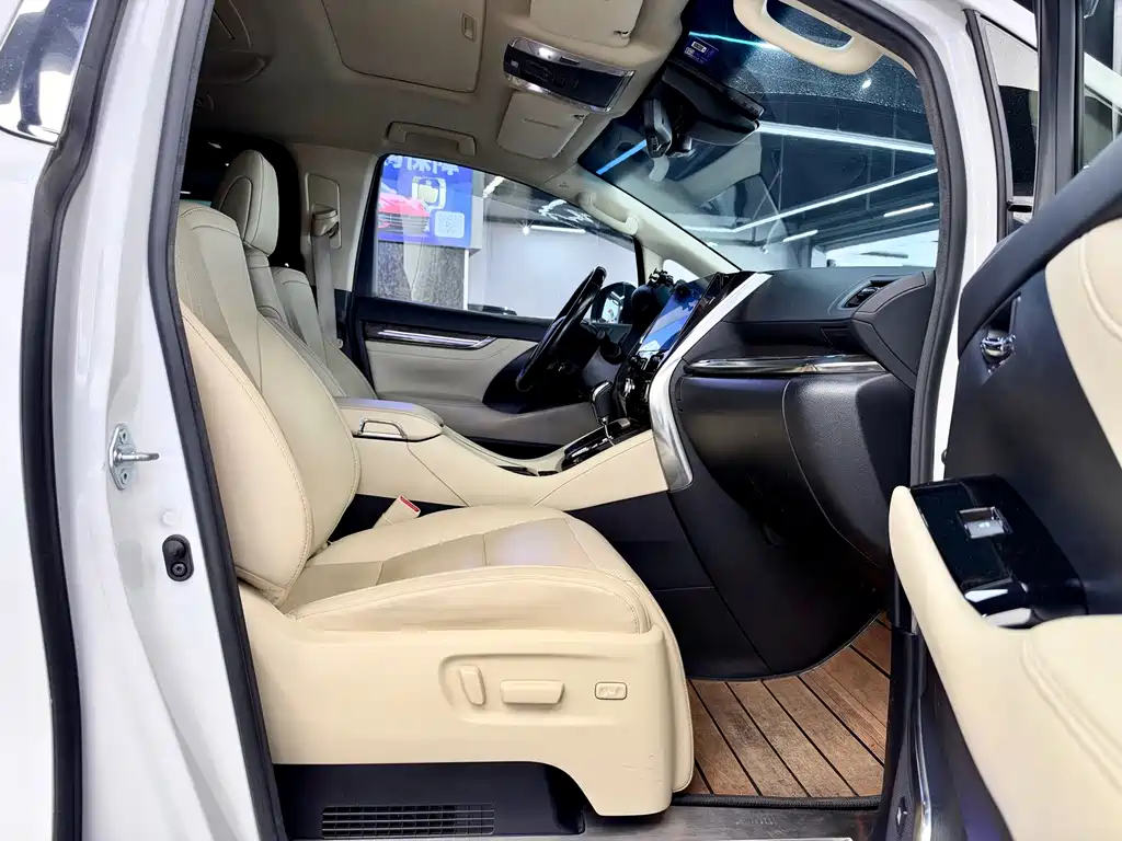 Toyota Vellfire — фото 6
