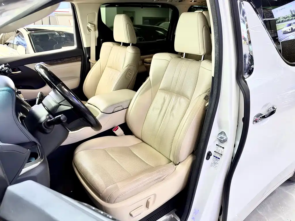 Toyota Vellfire — фото 7