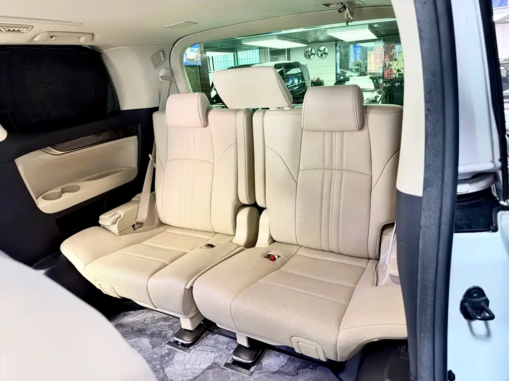 Toyota Vellfire — фото 9