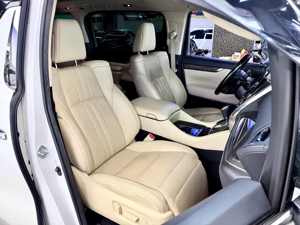 Toyota Vellfire — фото 10