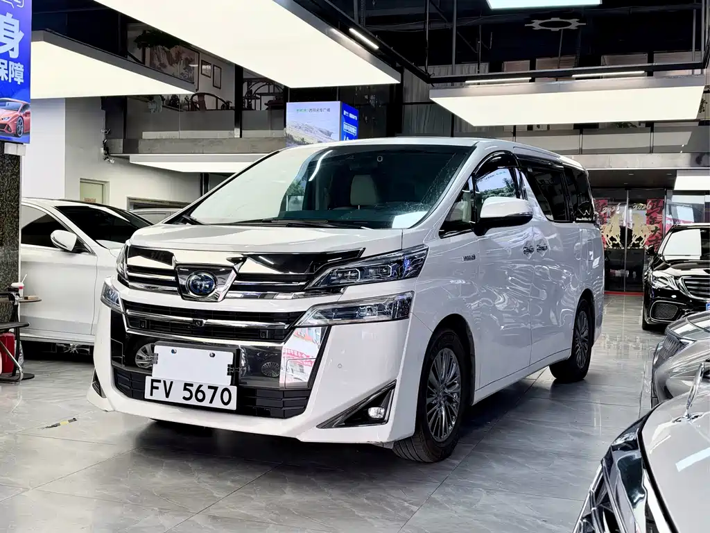 Toyota Vellfire — фото 1