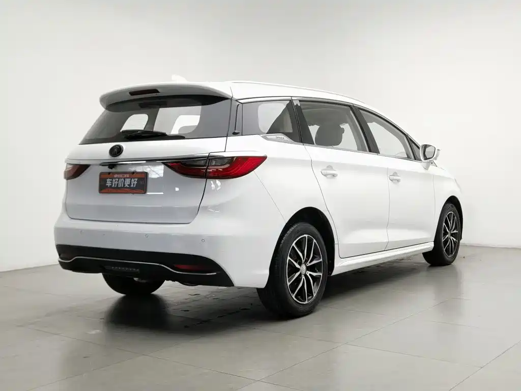 BYD MAX — фото 2