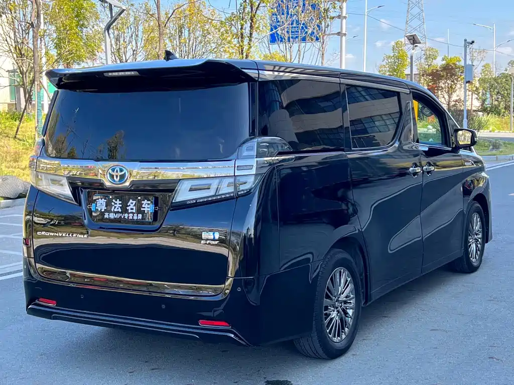 Toyota Vellfire — фото 4
