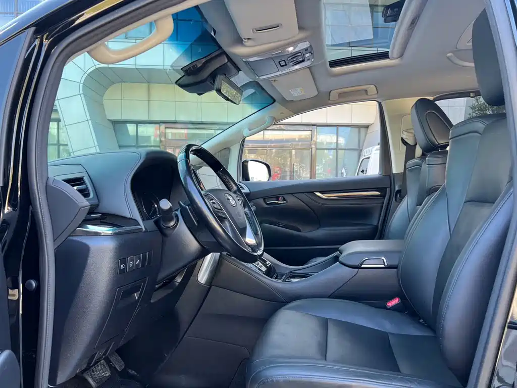Toyota Vellfire — фото 8