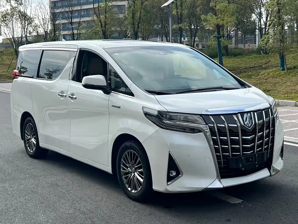 Toyota Alphard — фото 3