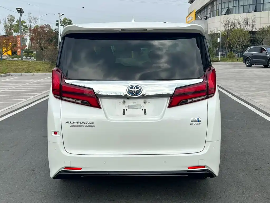 Toyota Alphard — фото 5