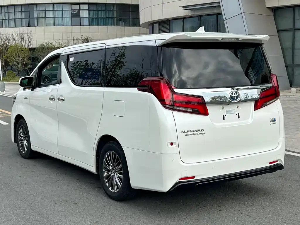 Toyota Alphard — фото 6