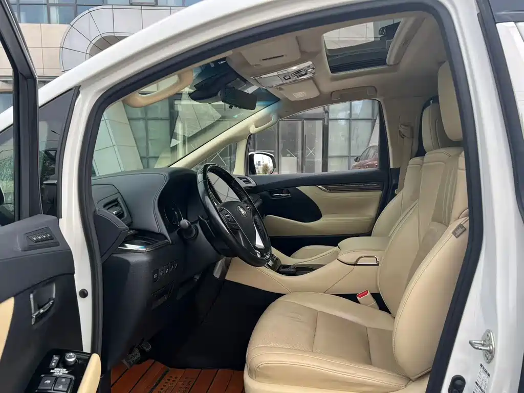 Toyota Alphard — фото 7