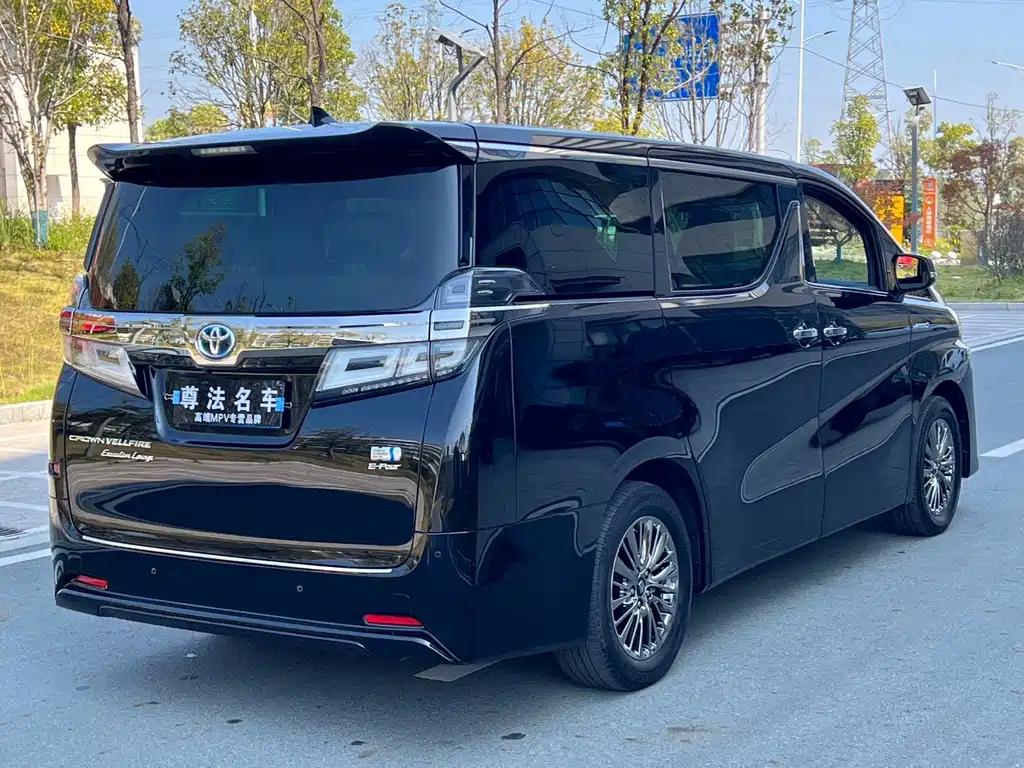 Toyota Vellfire — фото 4