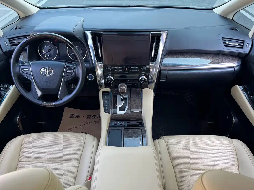 Toyota Vellfire — фото 7
