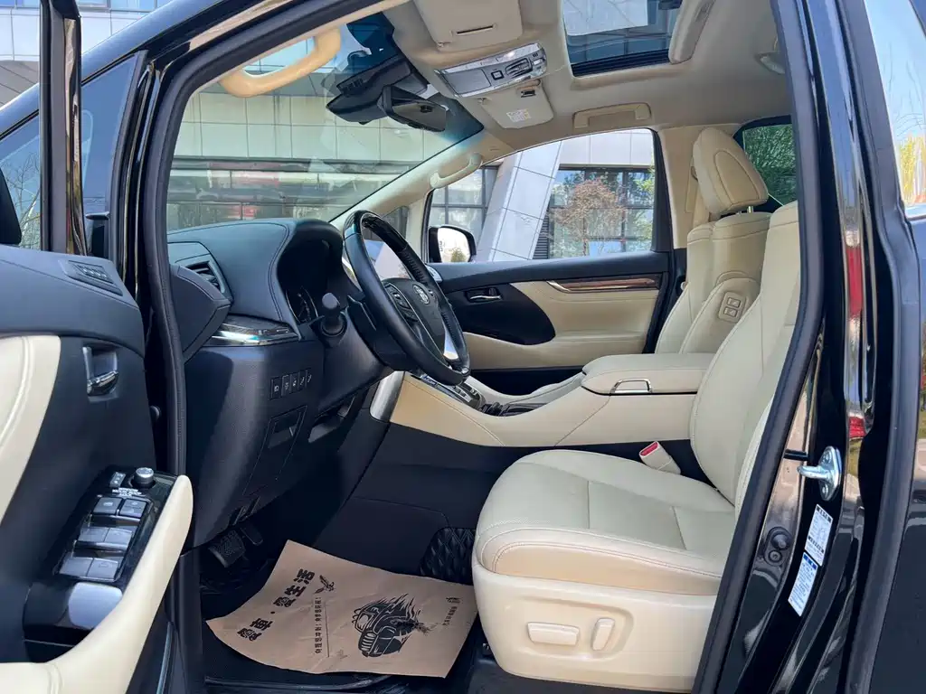 Toyota Vellfire — фото 8