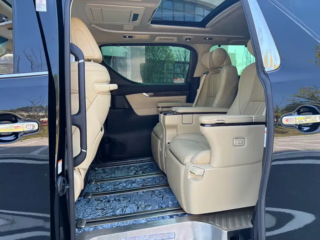 Toyota Vellfire — фото 9