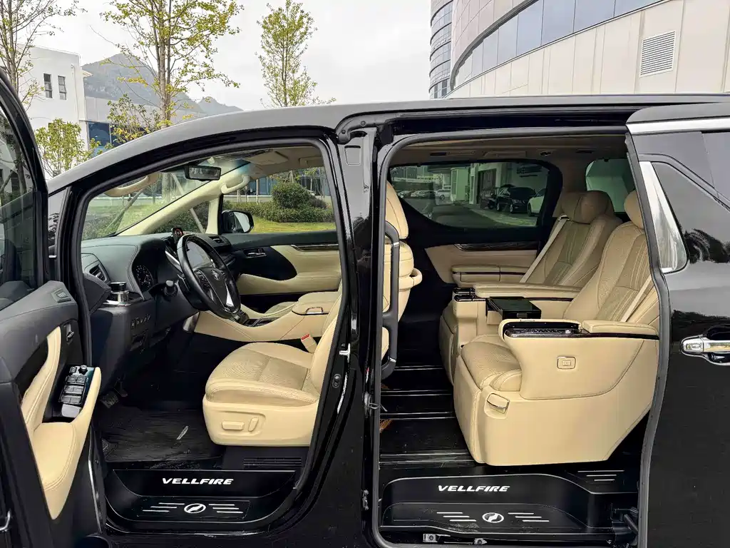 Toyota Vellfire — фото 5