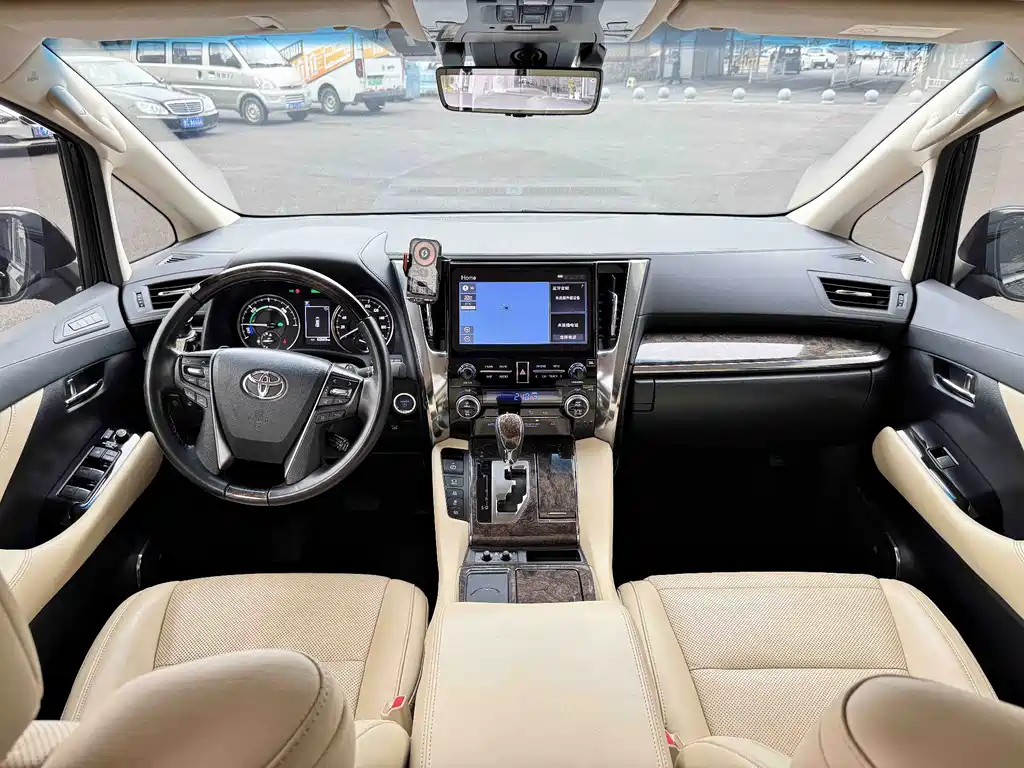 Toyota Vellfire — фото 6