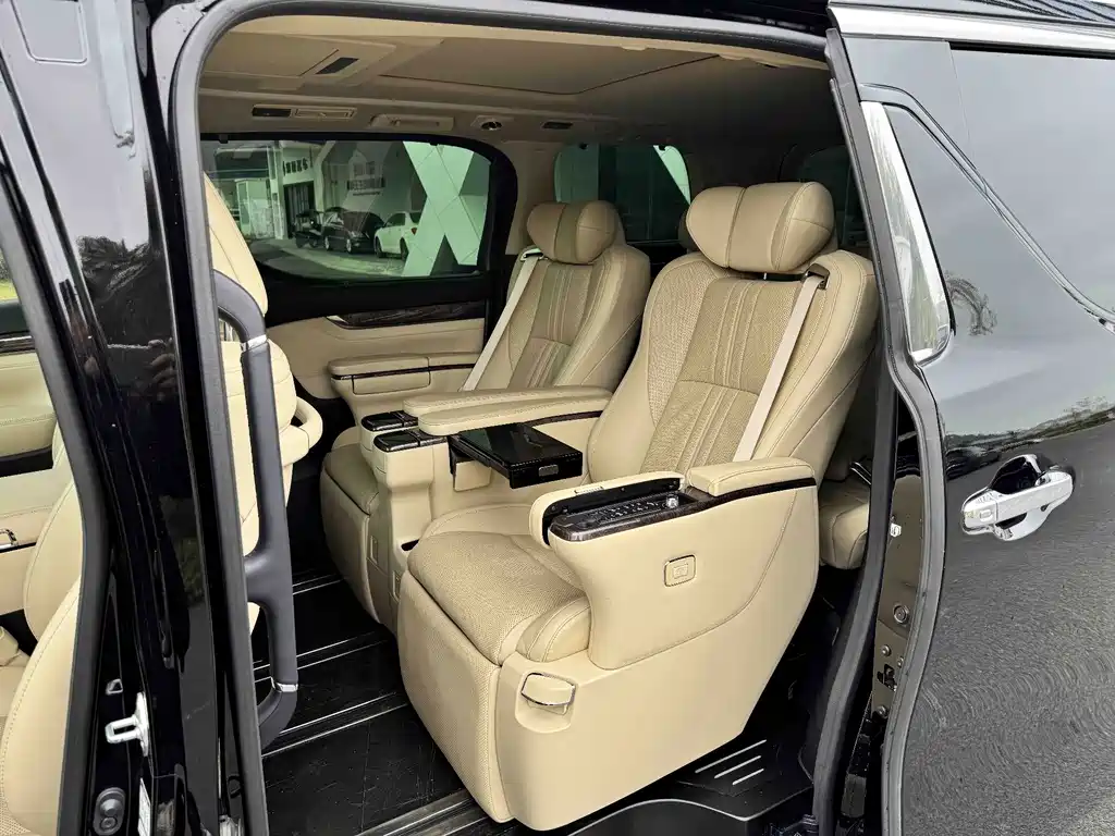 Toyota Vellfire — фото 7