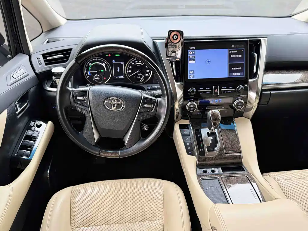 Toyota Vellfire — фото 8