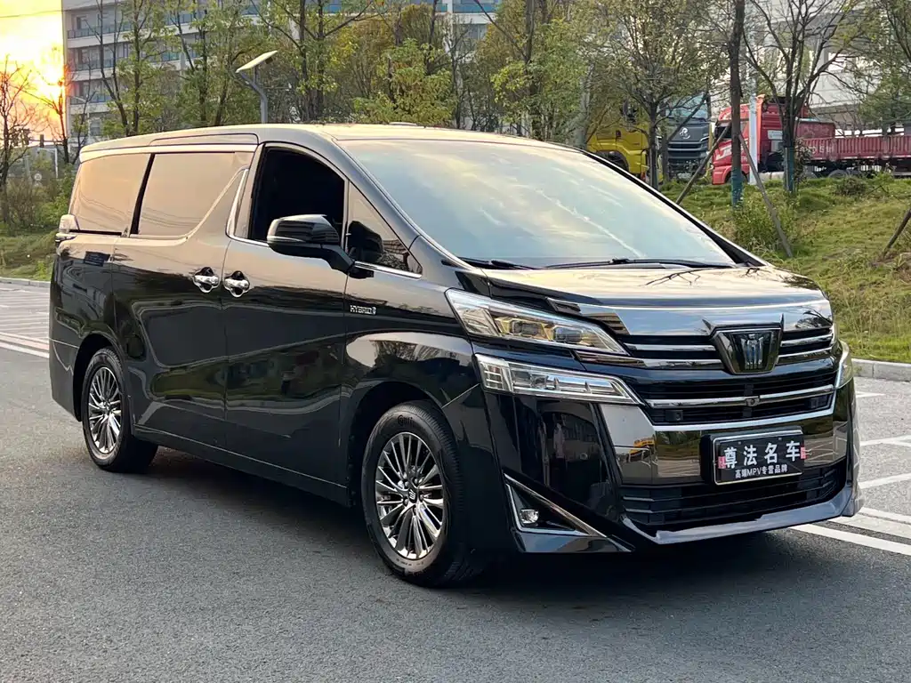 Toyota Vellfire — фото 3