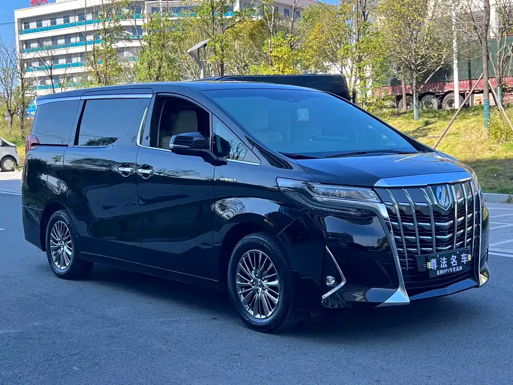 Toyota Alphard — фото 2