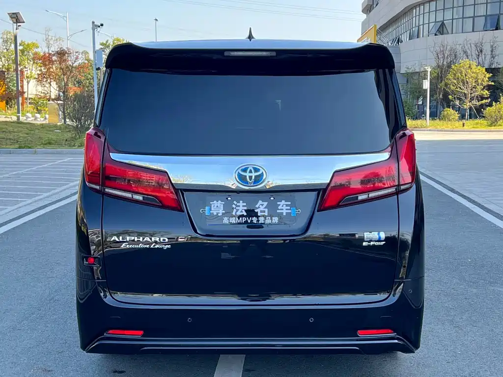 Toyota Alphard — фото 4